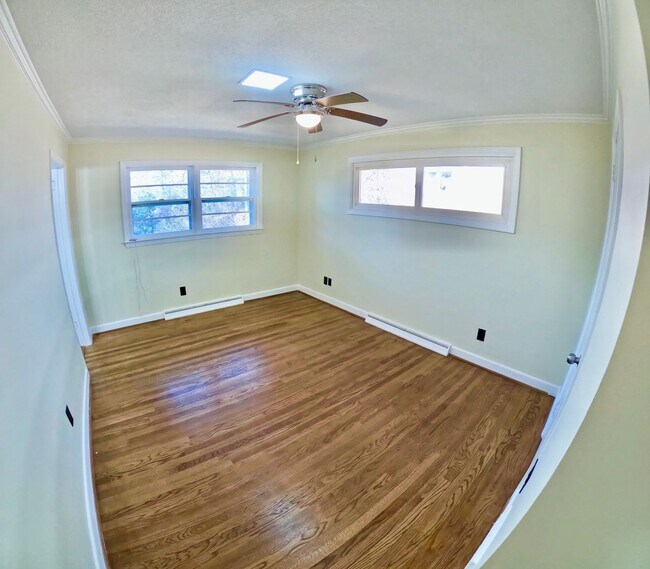 Building Photo - Beautiful 3 Bed 2 Bath Home Located In Greensboro