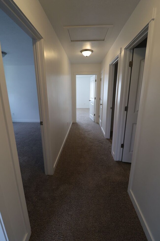 Building Photo - Beautiful Legacy Farms Home