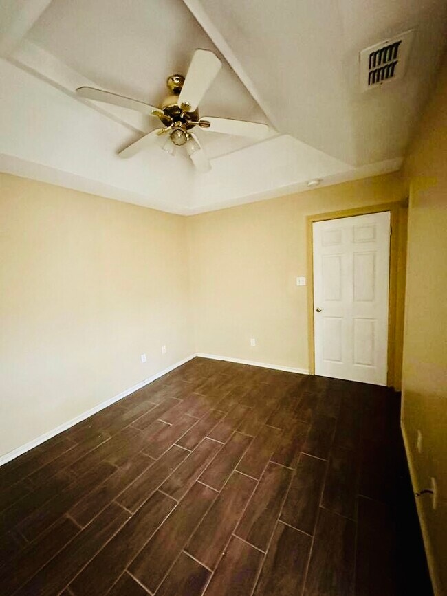 Building Photo - 2501 N I St