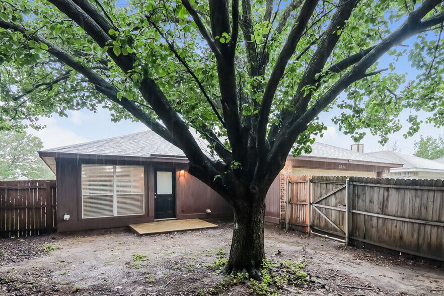Building Photo - 2824 Bent Brook Dr