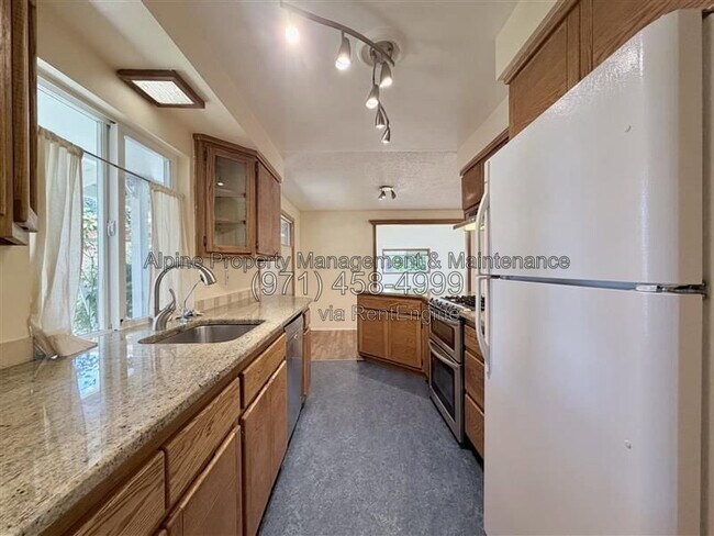 Building Photo - 4670 SW 160th Ave