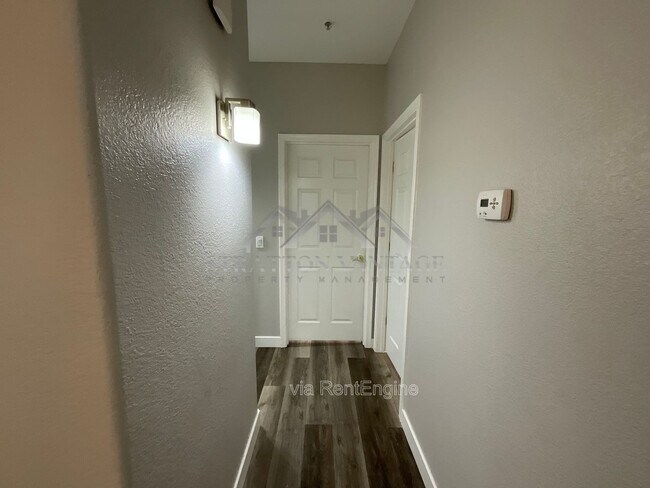 Building Photo - 1445 E Broadway Rd