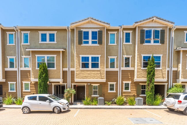 Building Photo - 7225 N Cedar Rd