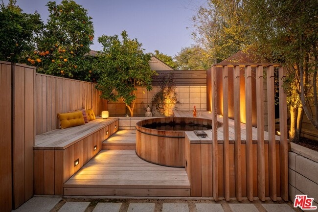 Building Photo - 1060 Nowita Pl