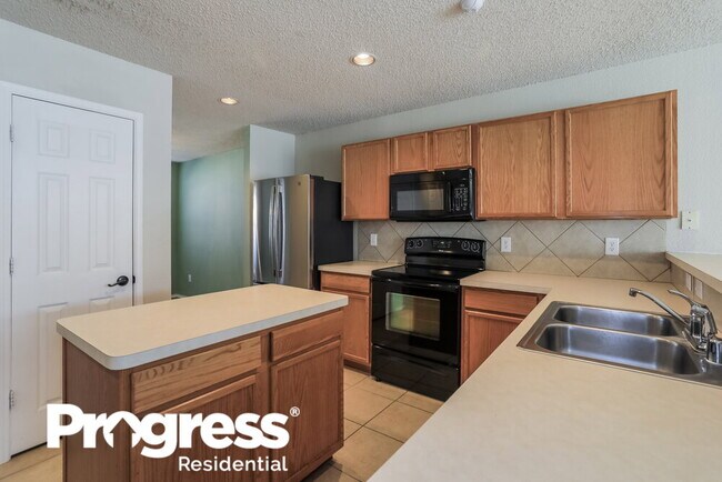 Building Photo - 1613 White Oak Rd