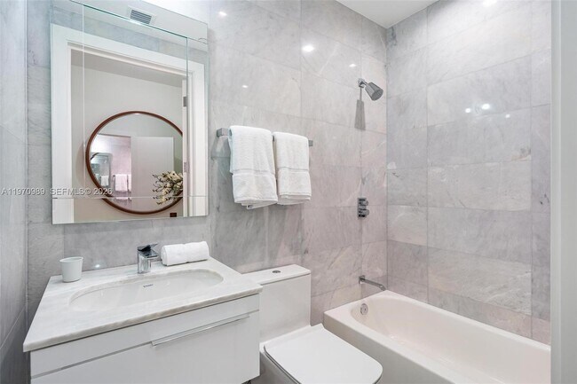 Building Photo - 18501 Collins Ave