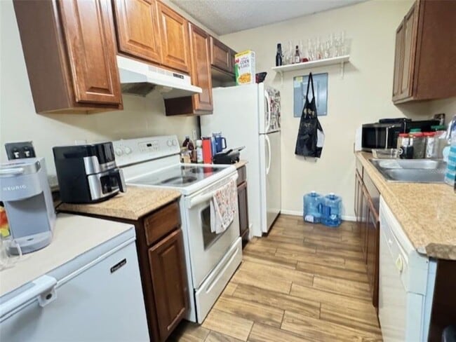 Building Photo - 2565 Grassy Point Dr