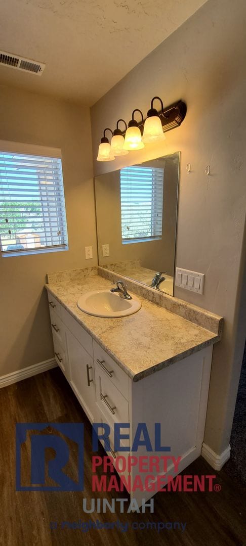Building Photo - Cozy 3 Bedroom 2 1/2 Bath Condo