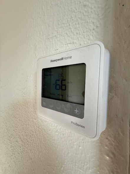 Building Photo - 1342 W 69th St