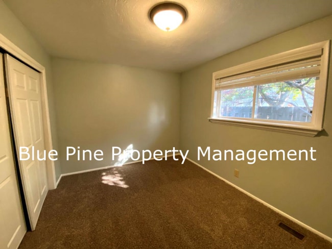 Building Photo - 896 Lucille Ave