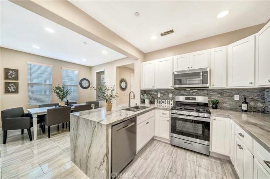 Building Photo - 16 Shelburne St