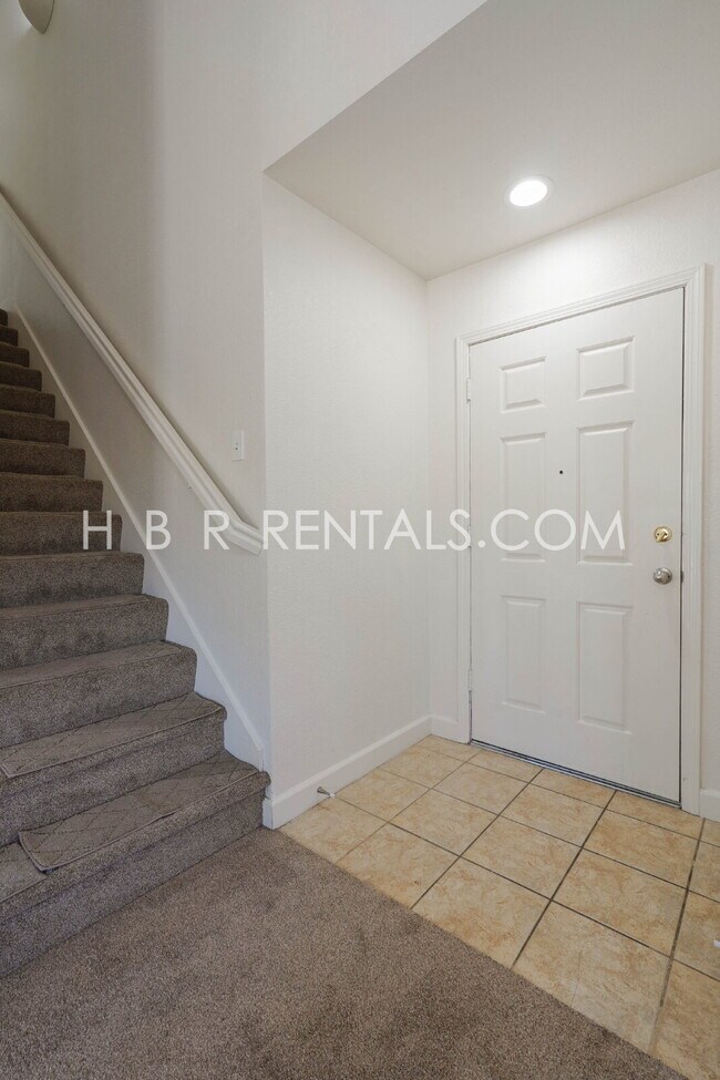 Building Photo - Charming 3-Bed, 2.5-Bath Home in One of Tr...