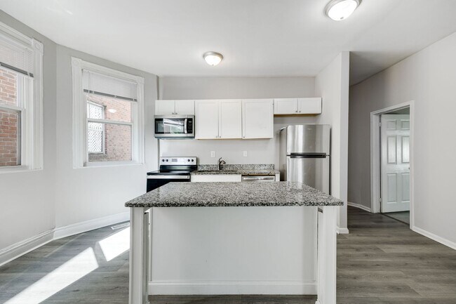 Building Photo - 2902 Barton Ave