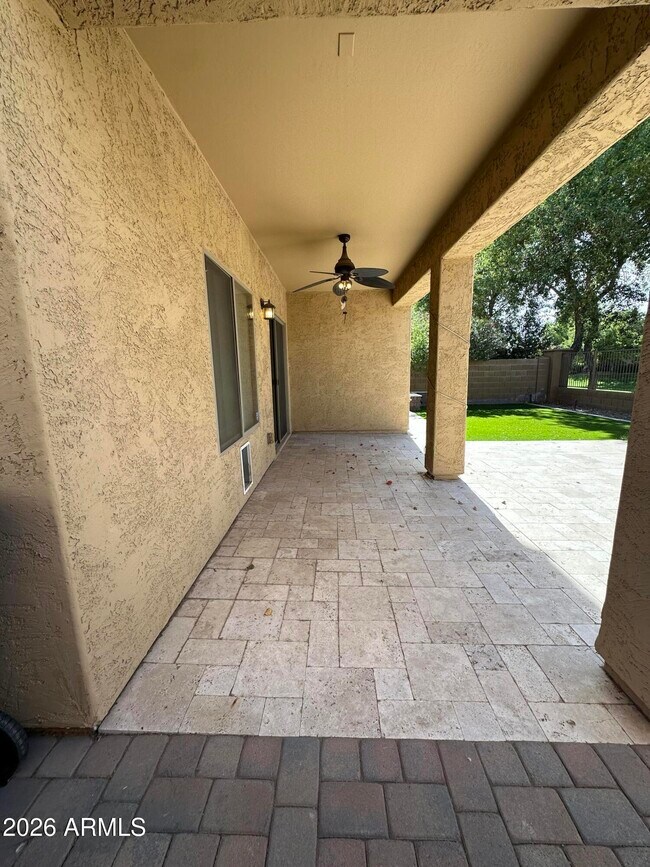 Building Photo - 2138 W Marconi Ave
