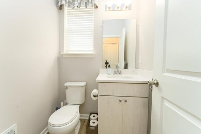 Building Photo - 197 Sean St