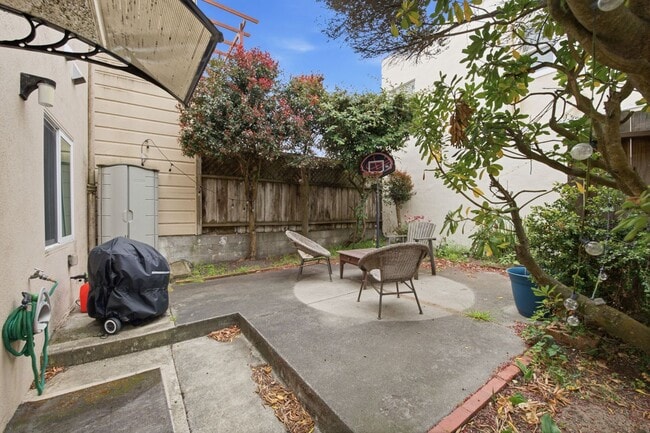 Building Photo - 1603 Ortega St