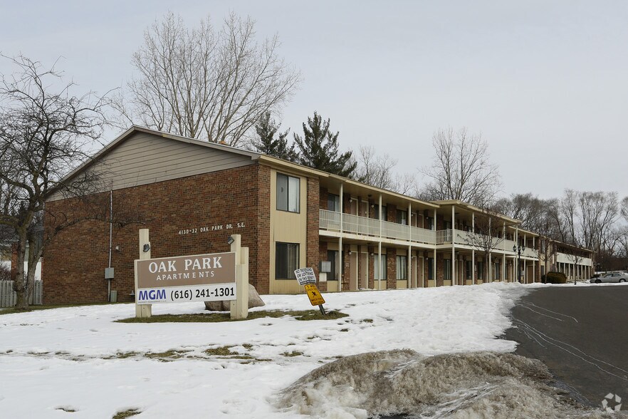 Primary Photo - Oak Park