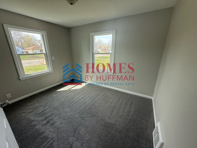 Building Photo - Three Bedroom House | Two Bathrooms