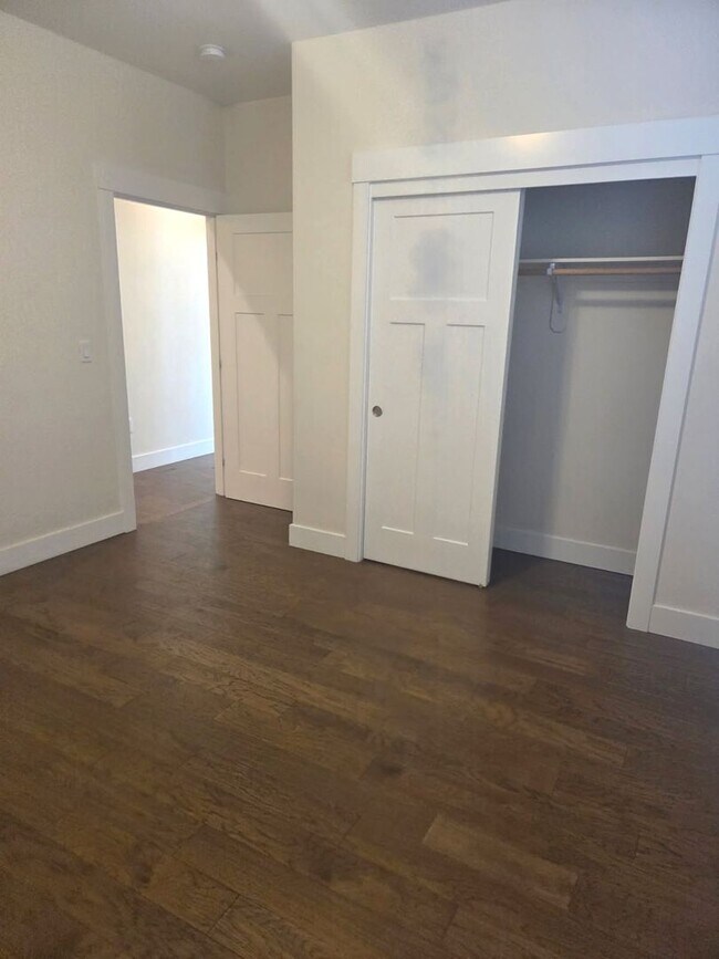 Building Photo - 479 E Hersey St