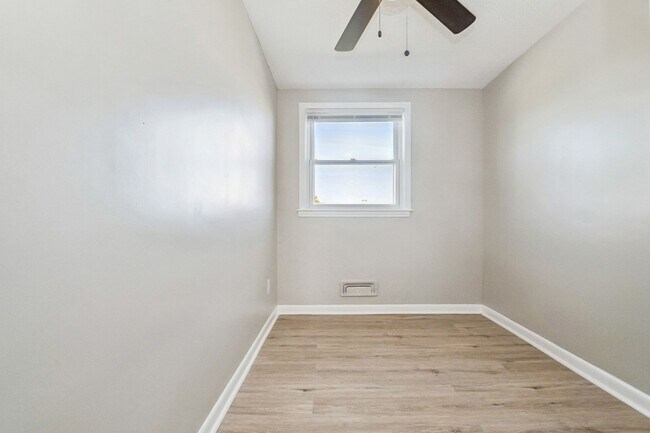 Building Photo - Beautiful Three-Bedroom in Dundalk