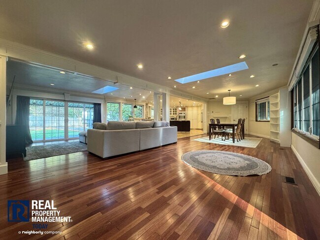 Building Photo - Beautifully Updated 3 Bedroom Rambler!