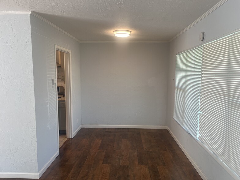 Dining - 10051 Bernhardt Dr