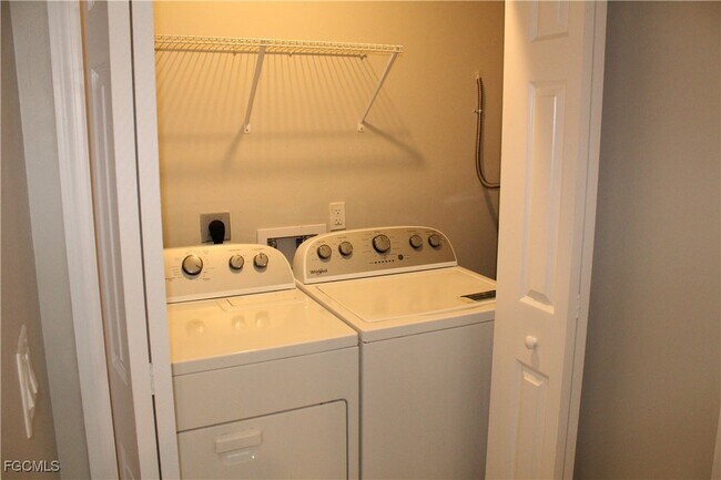 Building Photo - 912 SW 39th Terrace