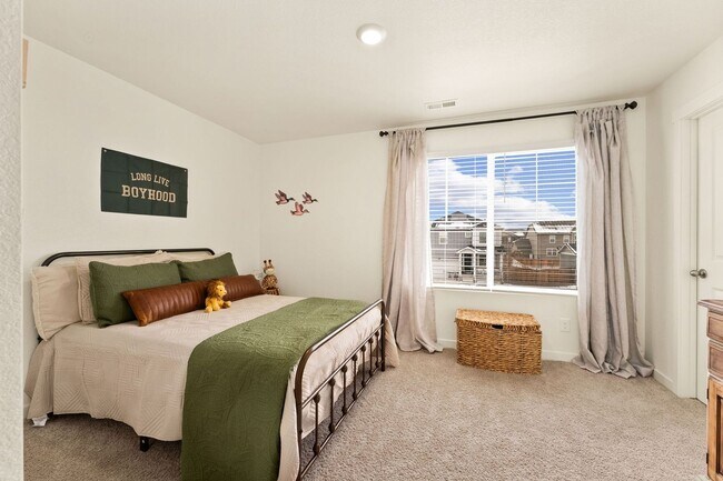 Building Photo - Updated 3-Bedroom Home With 3-Car Garage Close to Commuting, Coffee, and Gym