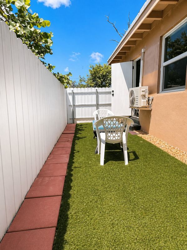 Building Photo - 1355 NE 129th St