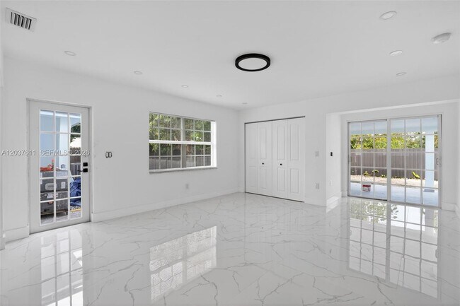 Building Photo - 1920 SW 67th Ave