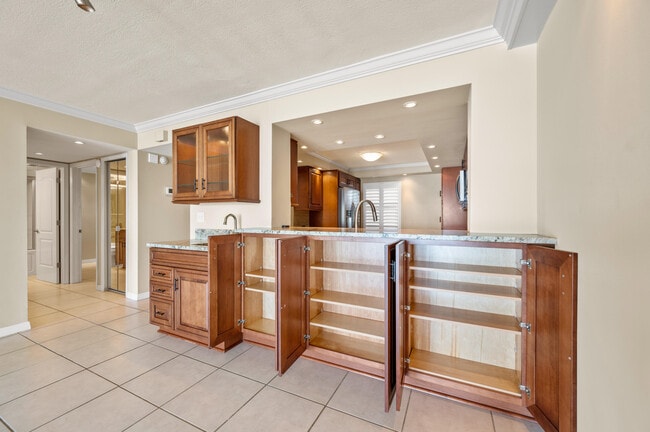 Building Photo - 995 N Hwy A1A