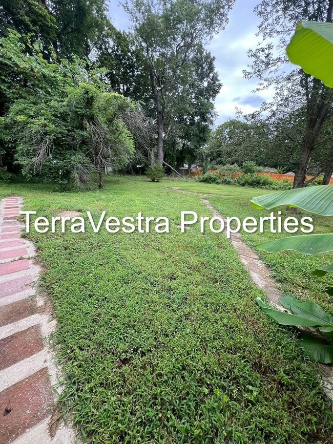 Building Photo - 3 Bed in Williamstown! Eligible for $500 S...