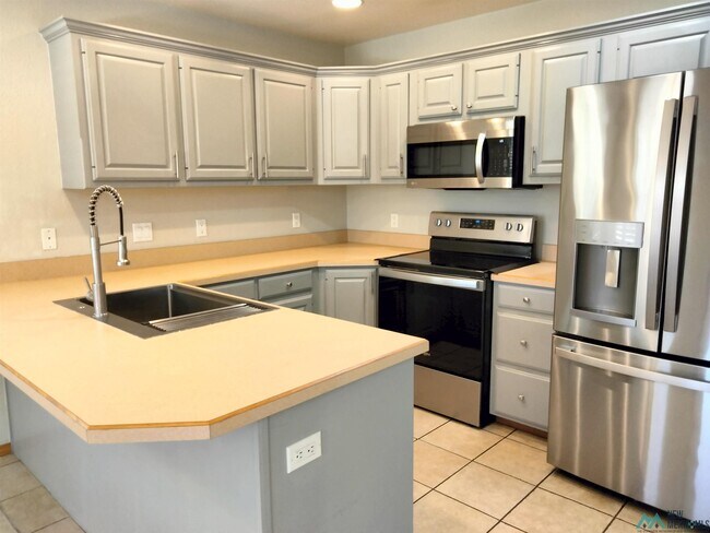 Building Photo - 2301 Reese Dr