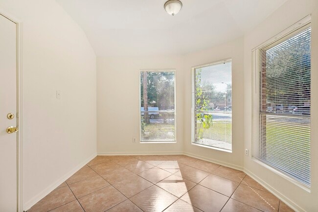 Building Photo - 16342 Blue Rock Springs Dr