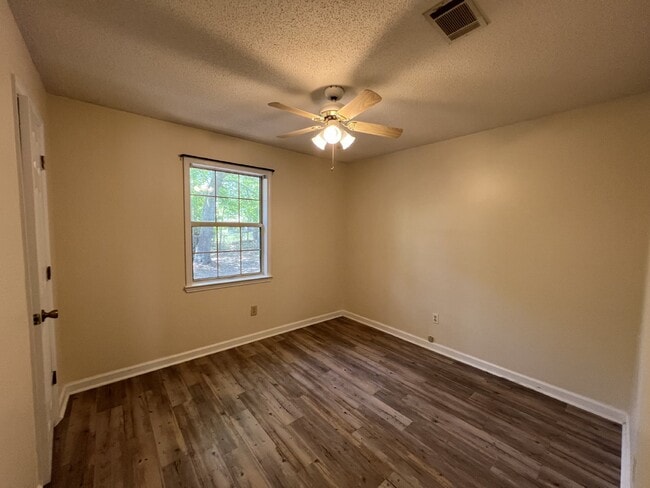 Building Photo - House for Rent