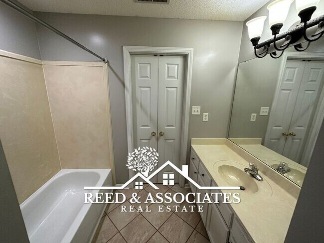 Building Photo - Cordova Home Located off of Houston Levee!