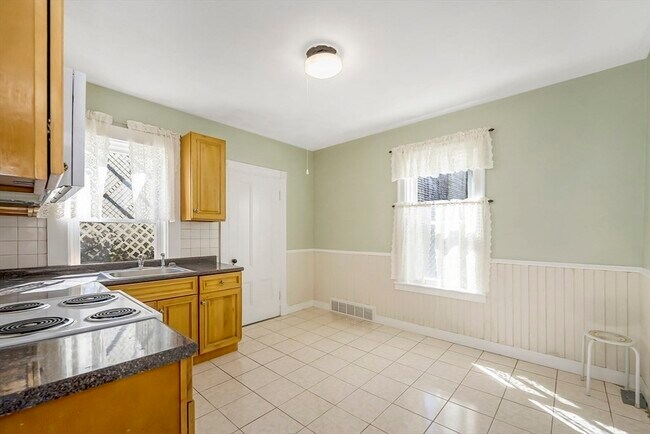 Building Photo - 16 Oak Grove Terrace