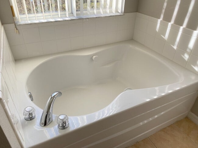 Building Photo - Newly Renovated 2bd/2.5ba in Amber Pointe ...