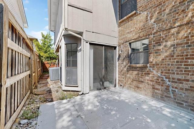 Building Photo - 100 Shinoak Valley