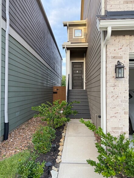 Building Photo - 7826 Starfish Arbor Dr