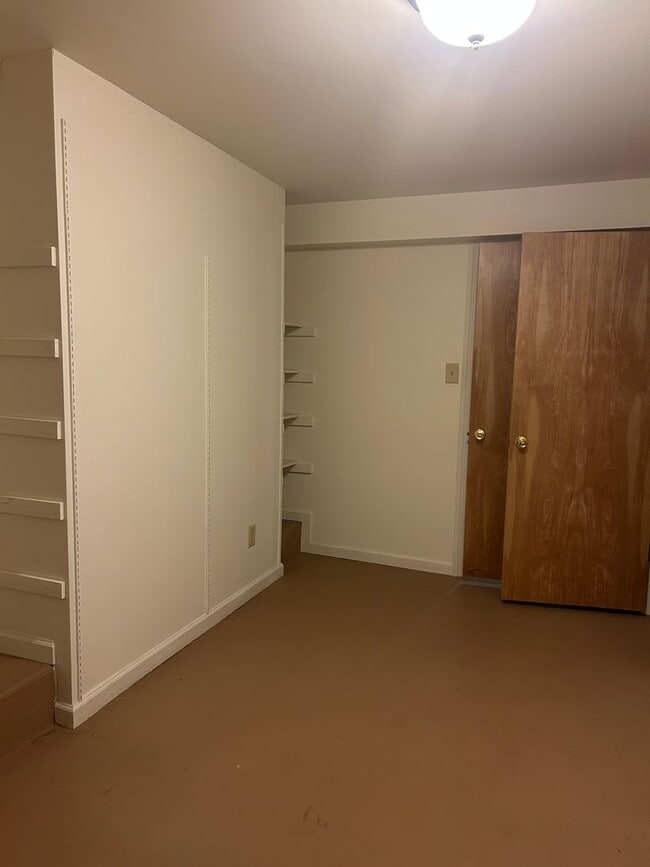 Building Photo - Solid Brick Rancher in Greencastle