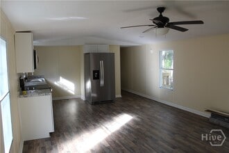 Building Photo - 161 Cherry St