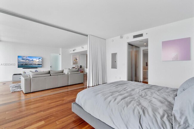 Building Photo - 1331 Brickell Bay Dr