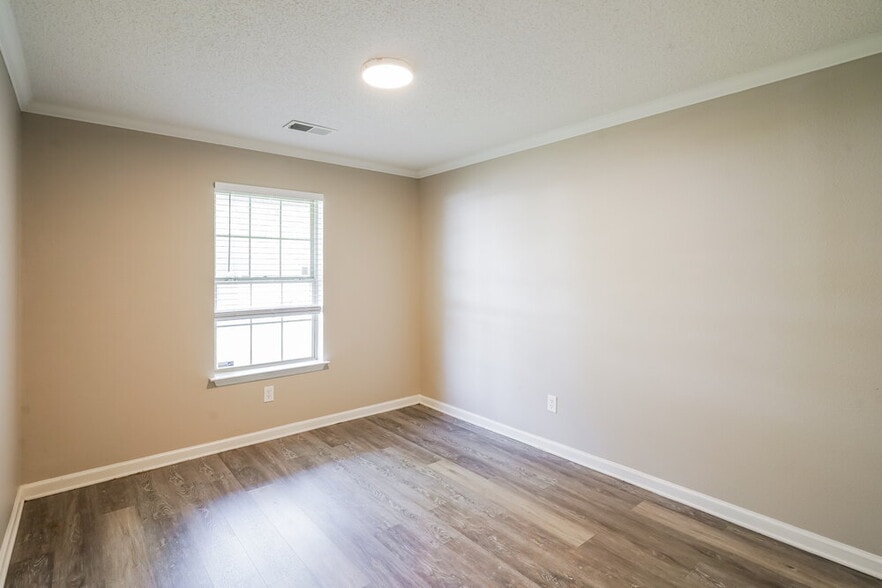 Building Photo - 3944 Rock Creek Dr