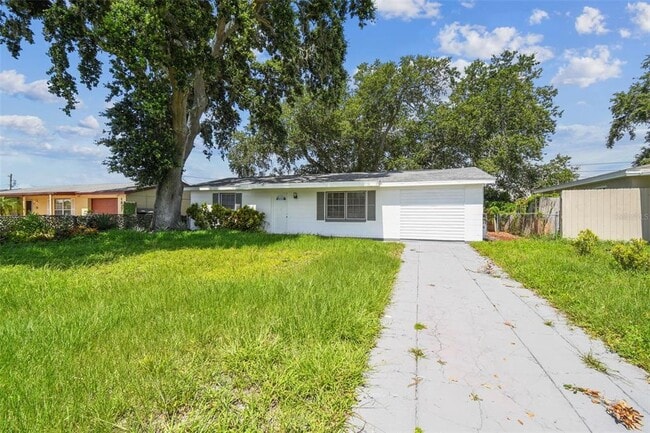 Building Photo - 1833 Knollwood Dr