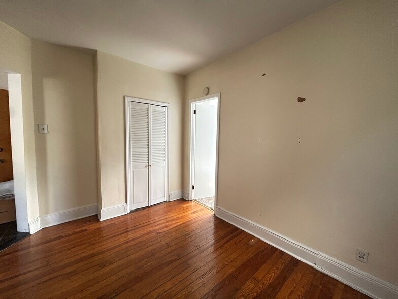 Building Photo - 318 71st St