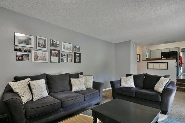 Building Photo - Prime Papillion Location Near Schools & Amenities