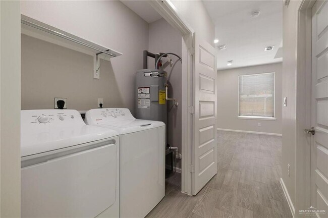 Building Photo - 16 S Alamo Rd