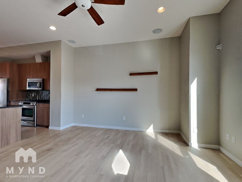 Building Photo - 3325 W 18th Ave