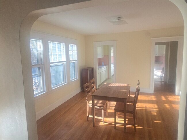 Building Photo - 281 Lowell Ave